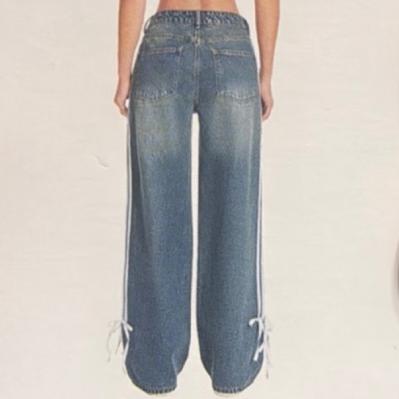 Wide Leg Low Rise Jeans - Picture 2 of 2